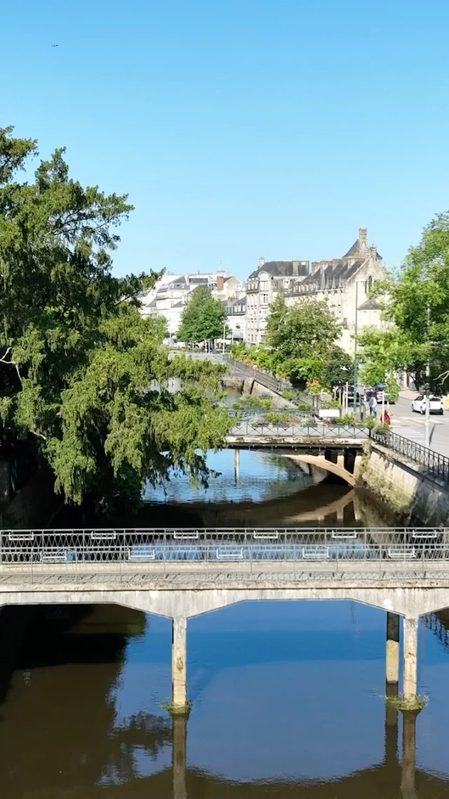 ☀️ Bienvenue au coeur de Quimper !  👀 L’équipe Concept Immo vous propose un immeuble à rénover. Idéalement situé à deux pas des quais, de la cathédrale Saint-Corentin et des charmantes rues piétonnes du centre-ville.  📞 Pour plus de renseignements, contactez nous !  🟡⚫️ Concept Immo