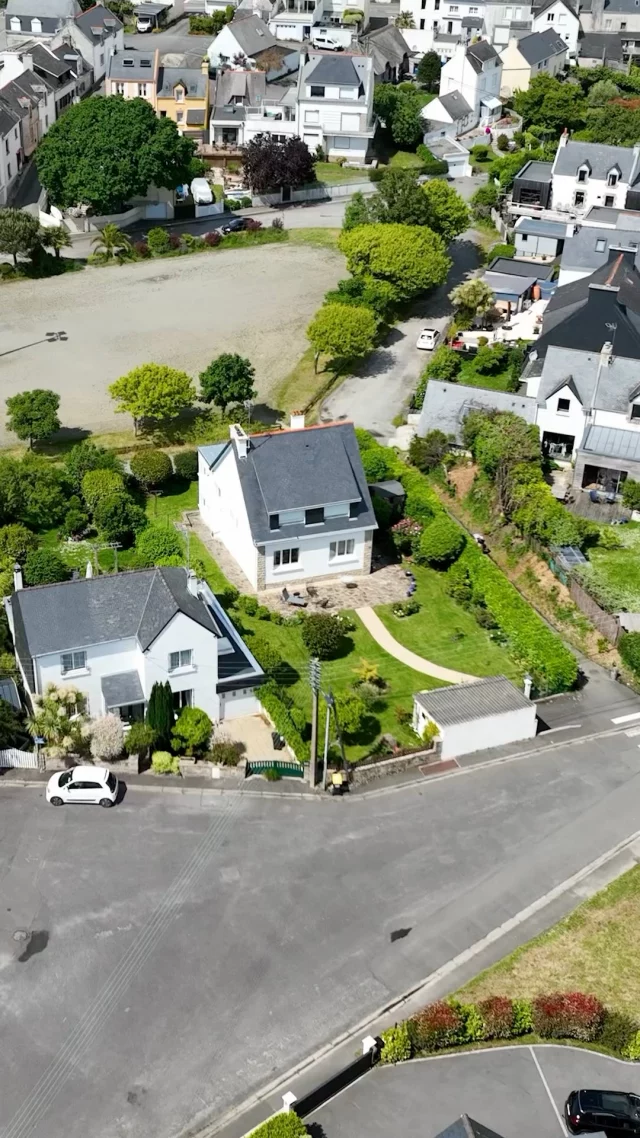 🏡 Nouvelle exclusivité ! Viager occupé  ✨ Maison 3 chambres + combles aménageables  🛠️ Rénovée : pompe à chaleur, toiture 2025, DPE : C  📞 Pour plus de renseignements, contactez-nous  🟡⚫️ Concept Immo