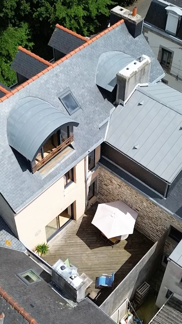 ❤️ Nouvelle exclusivité à Concarneau — Quartier du Passage !  🐟 Une charmante maison avec vue mer.  ☀️Elle vous offre un potentiel locatif avec un studio indépendant de 25 m².  ‼️ Maison rénovée avec goût entre 2019 et 2024 :  ✔️ Terrasse ouest de 30 m² sans vis-à-vis
✔️ Vue 360° sur la mer depuis la mezzanine
✔️ Rénovation complète (toiture incluse)  🎥 Présentation complète sur notre chaîne Youtube.  📍À deux pas de la mer, dans le quartier ultra-prisé du Passage.  💥 À visiter sans tarder !  🟡⚫️ Concept Immo
