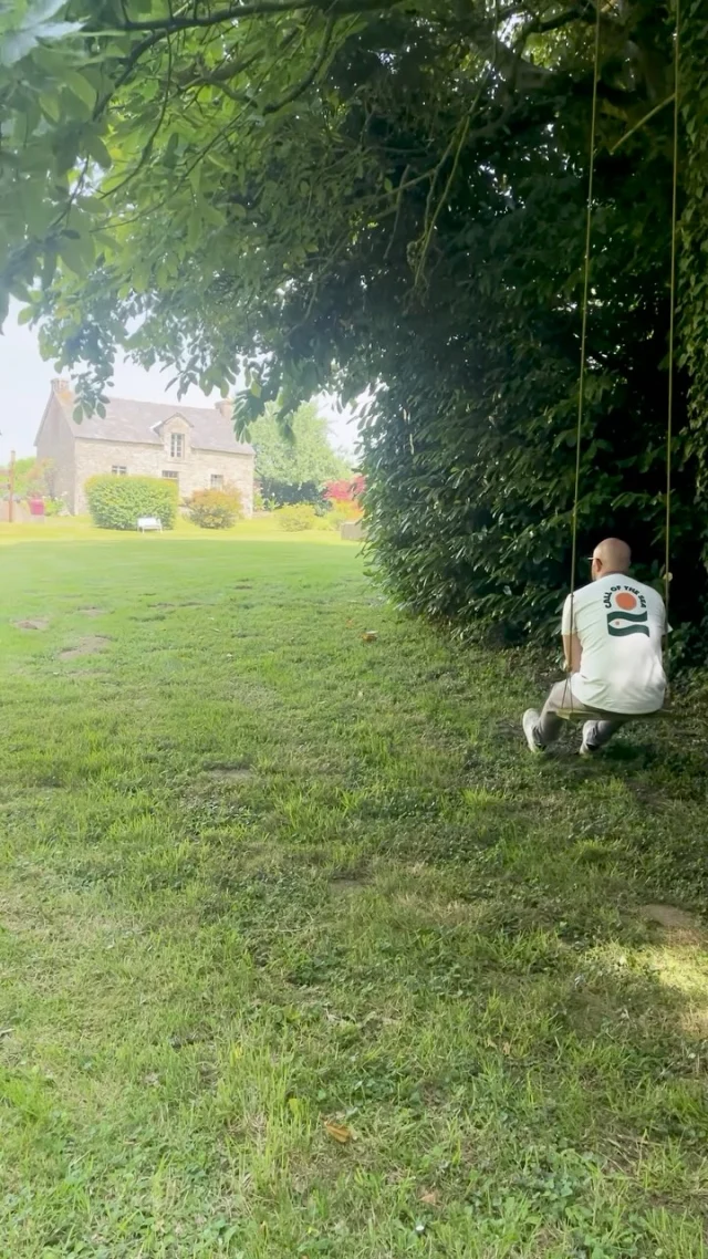 🧘‍♂️ Amoureux des grands espaces et du calme ?  🌾 RDV à Leuhan avec Meven.  📞 Contactez-nous pour plus de renseignements.  🟡⚫️ Concept Immo